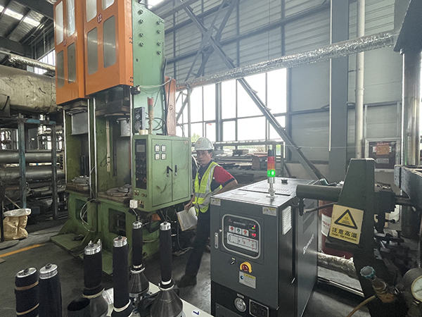 汽车减震器制造橡胶硫化用模温机