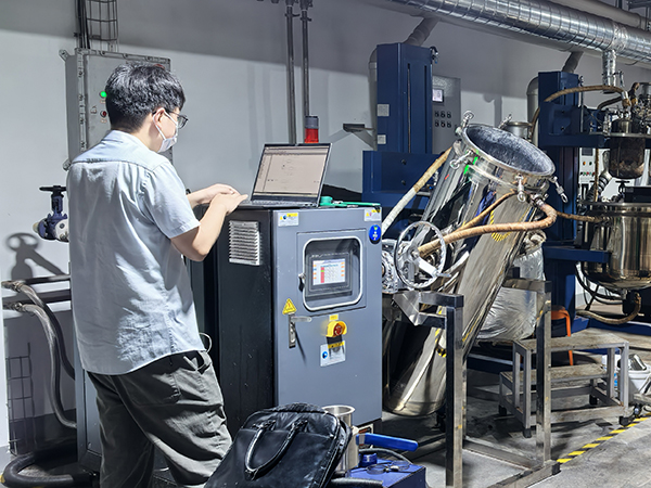 PP材料成型反应釜油温机