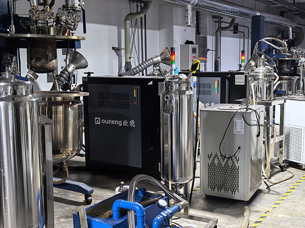 PP材料成型反应釜油温机